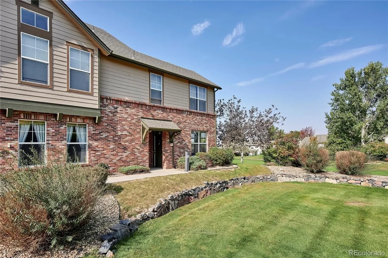 2250 S Vaughn Way, #101