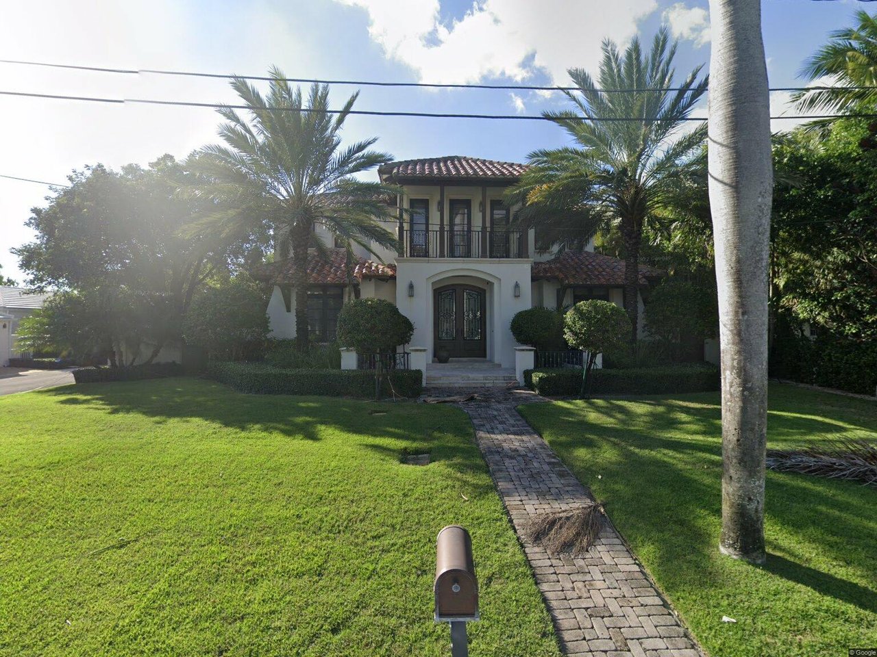 202 SEABREEZE AVE