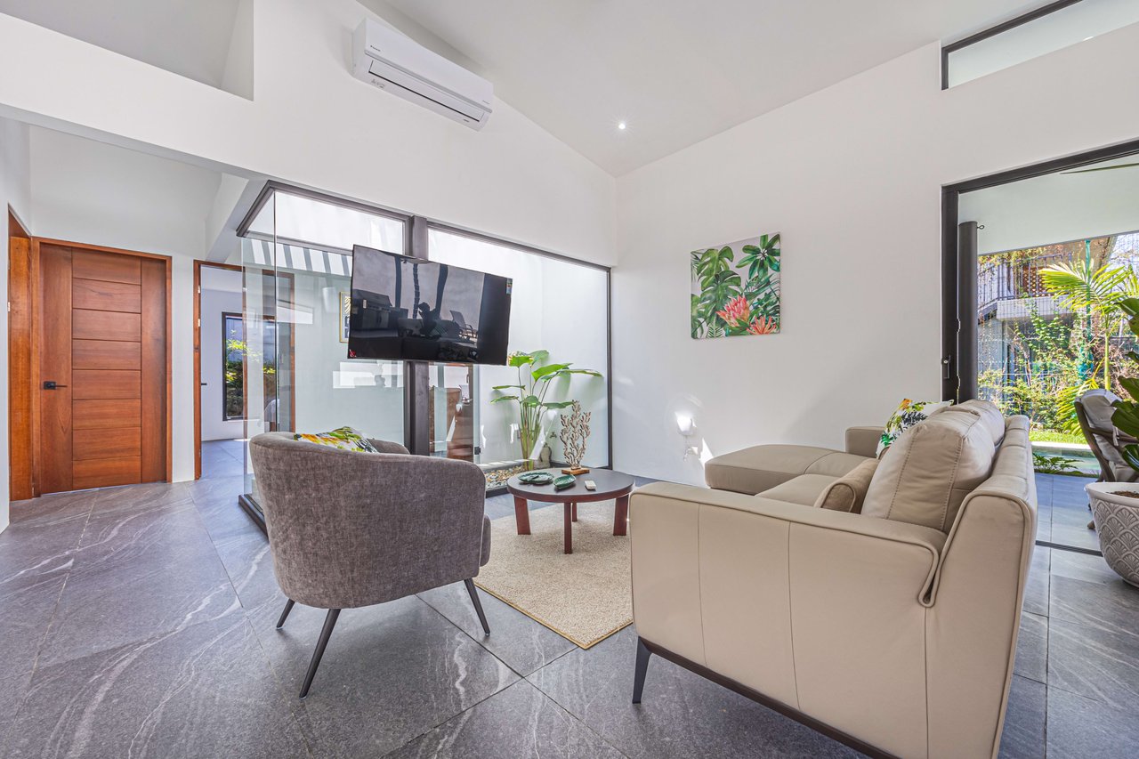 Stylish 3 bed, 3 bath Brand New  Villa in Uvita. 