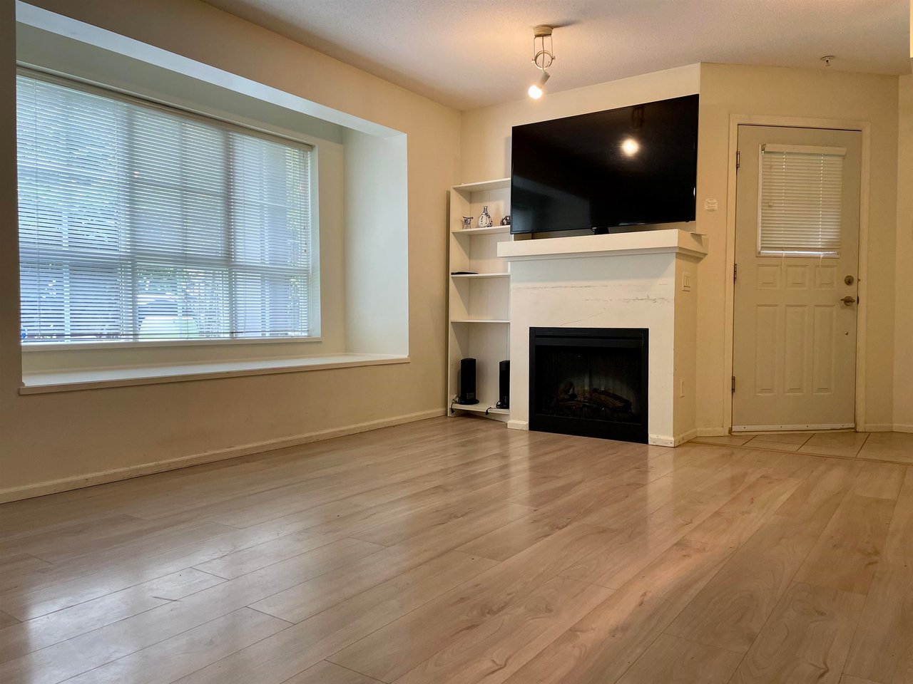 54-7088 17th Ave