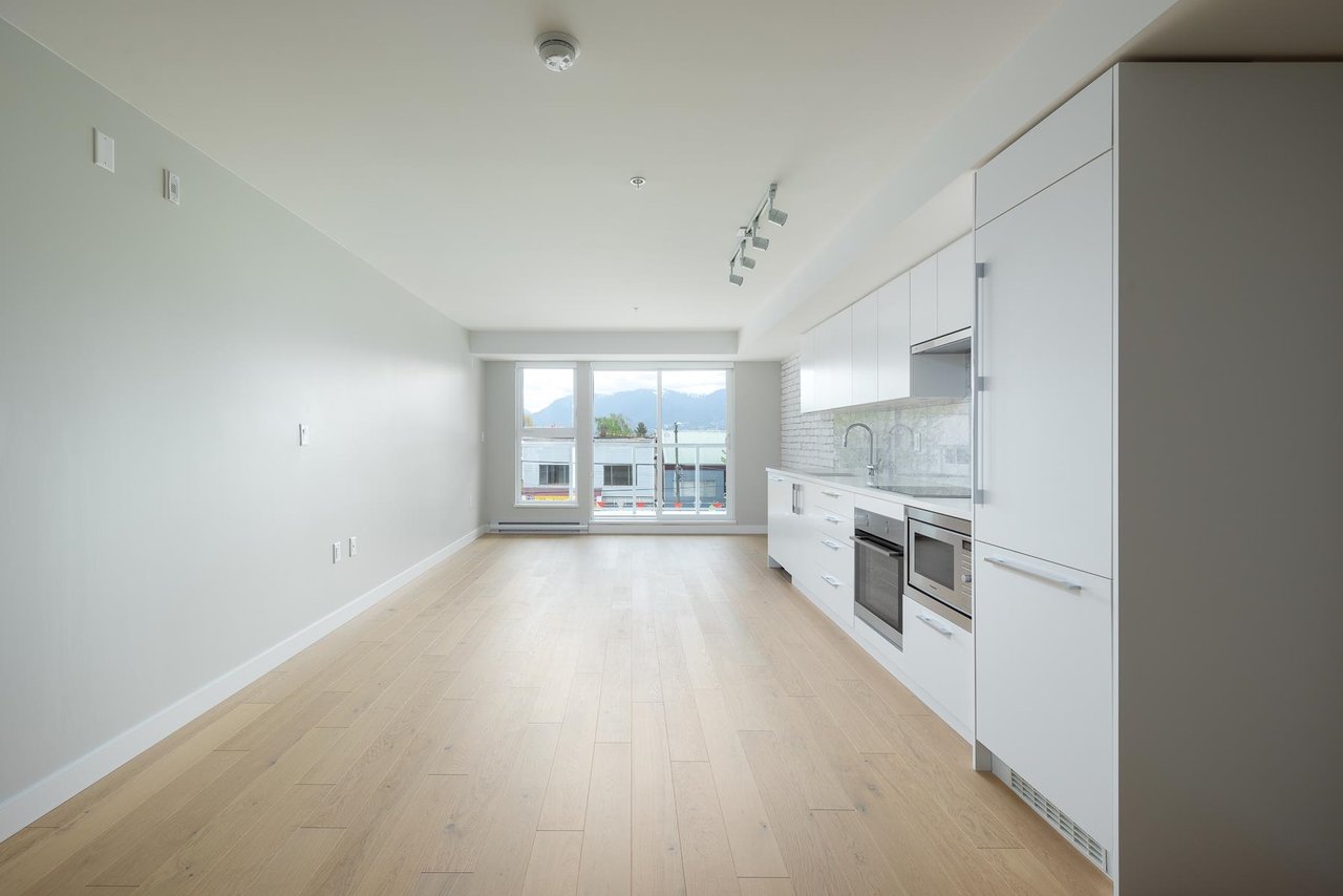 207-2508 Fraser St