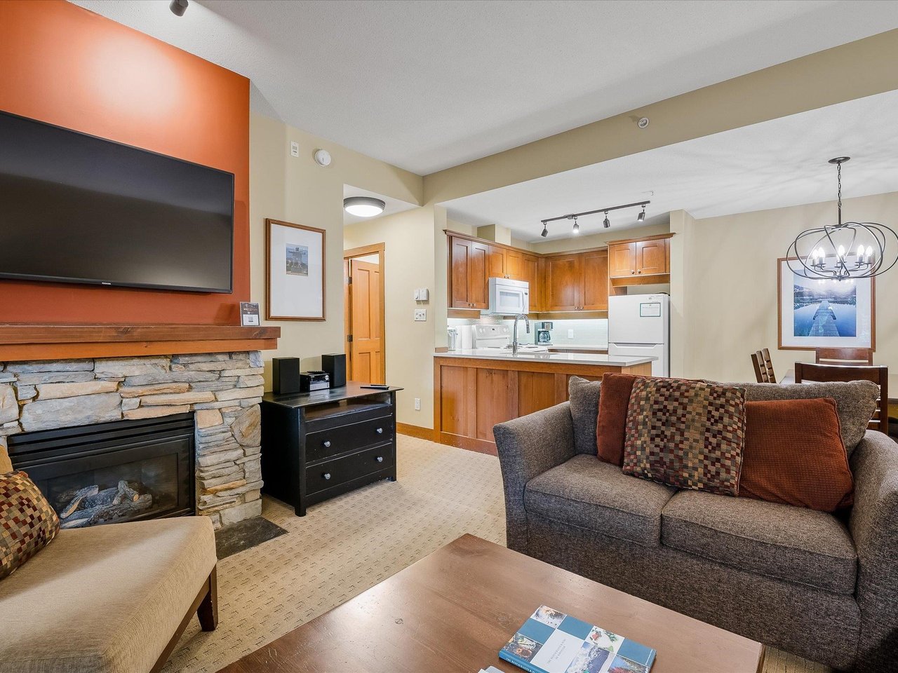 104-G1-4653 Blackcomb Wy