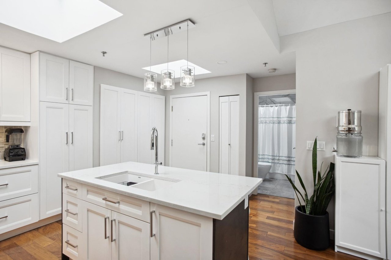 401-3720 W 8th Avenue, Vancouver
