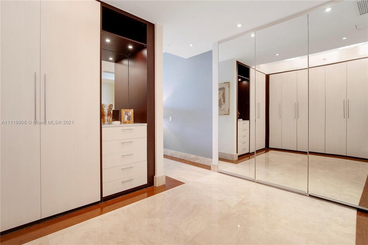 9705 Collins Ave, #1403N