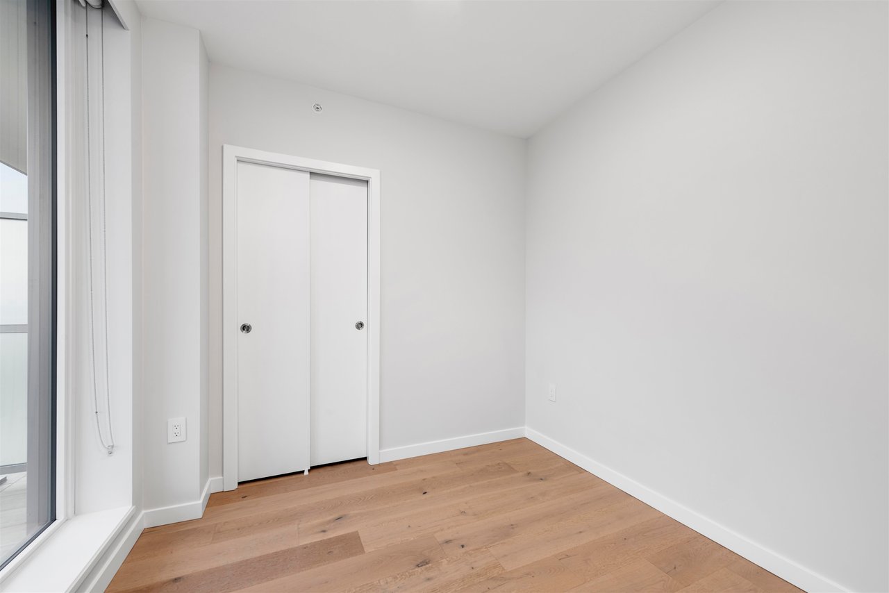 2302-7433 Cambie St