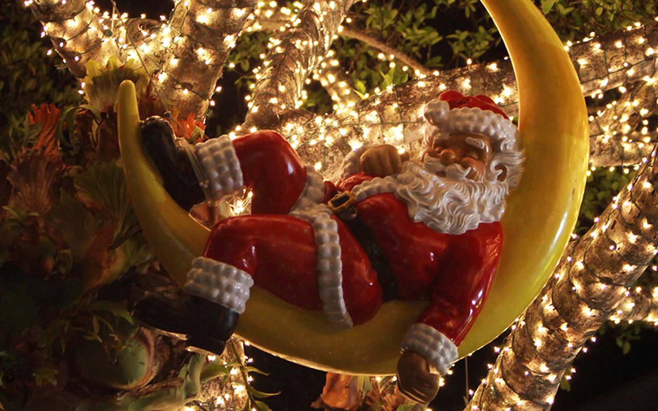 Celebrate the Holidays in Downtown Naples: A Guide to Seasonal Festivities