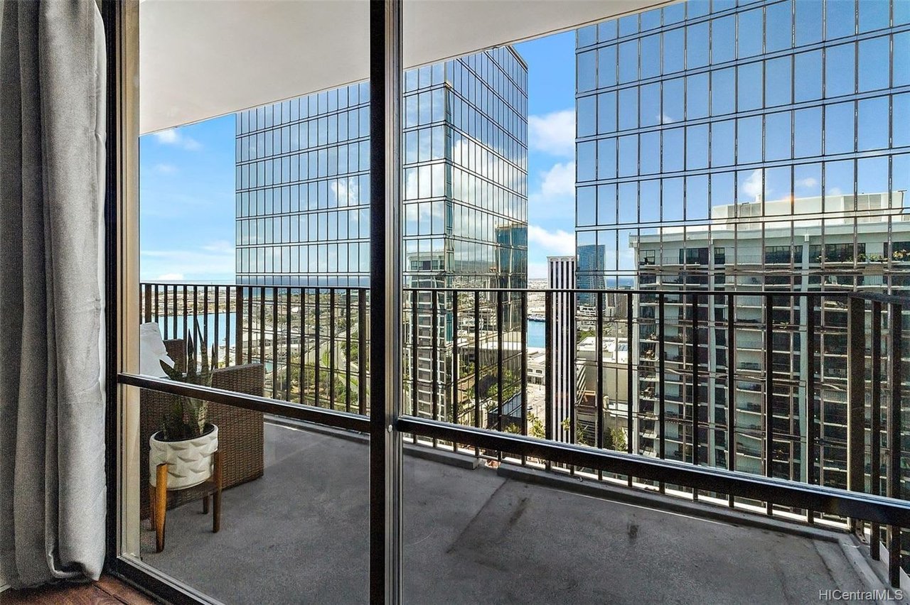 225 Queen St, #6A