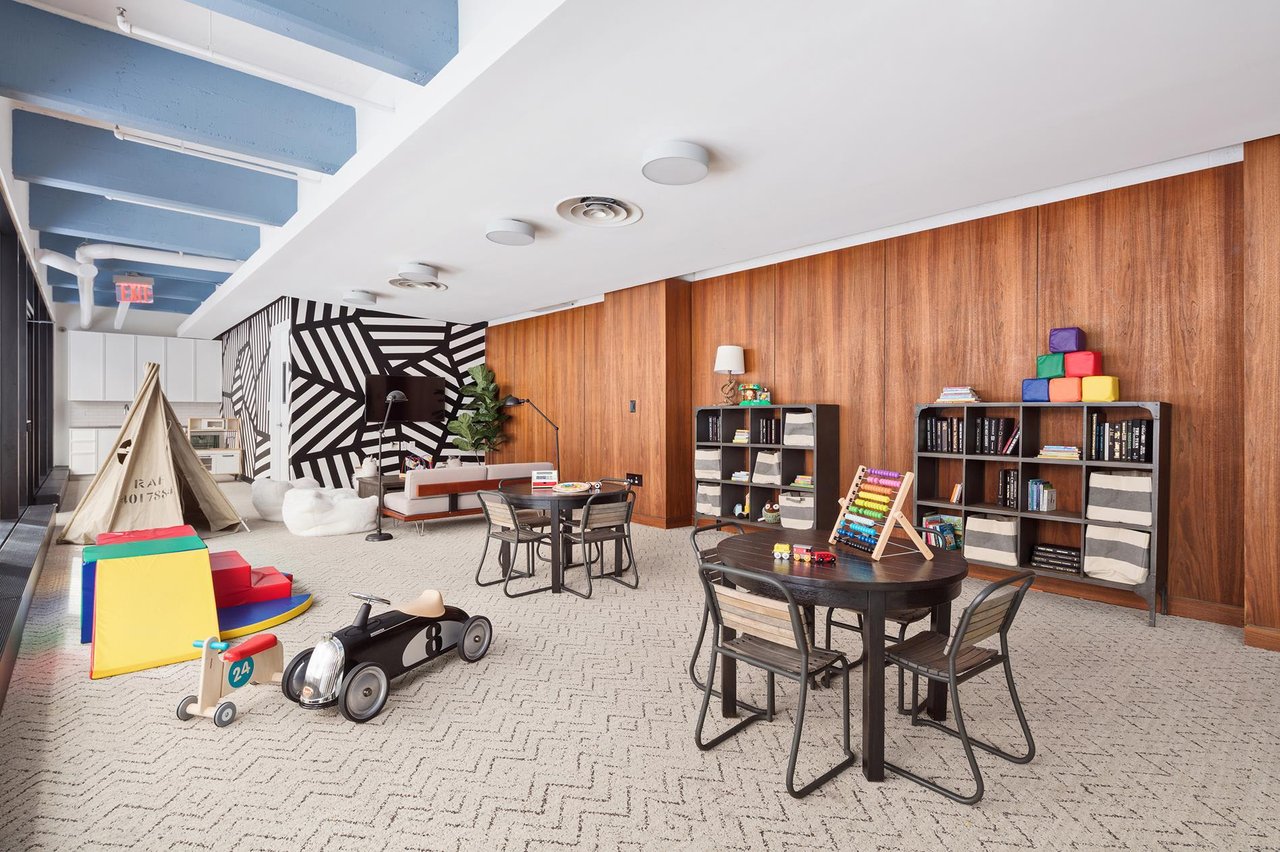 184 Kent Ave. Unit: A-602