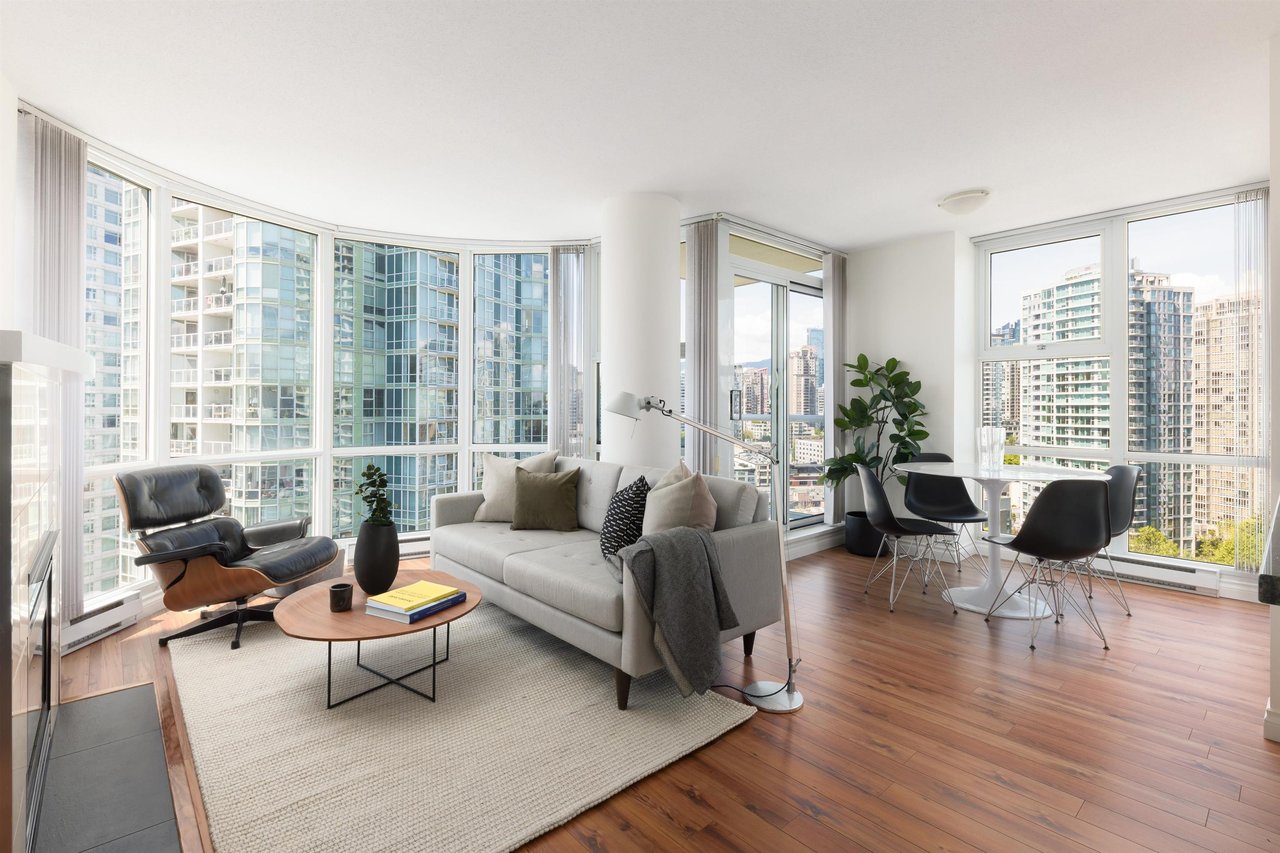 2106-1077 Marinaside Cres