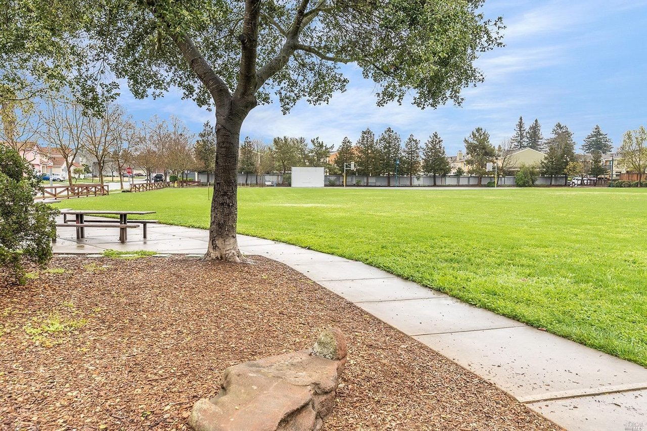 2093 Pinercrest Dr