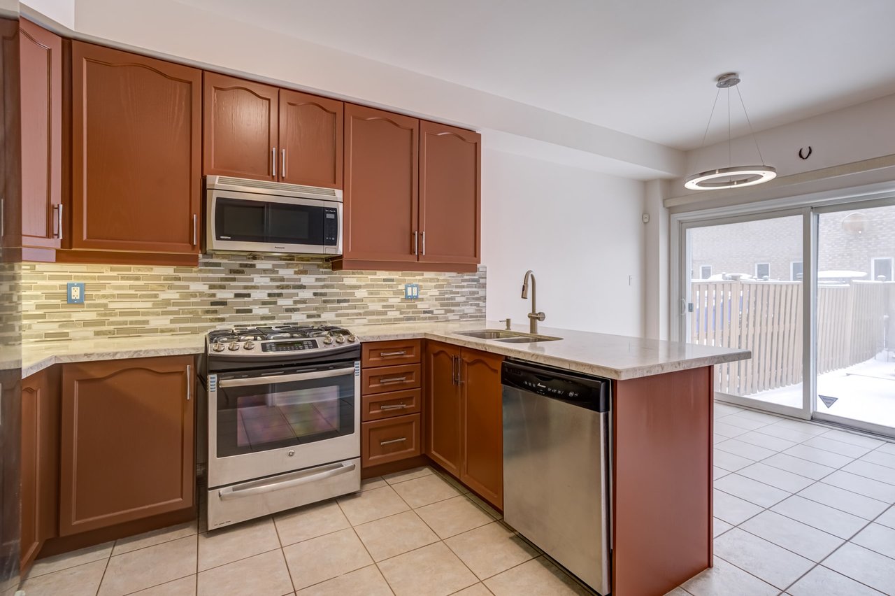 11 Cathmar Dr