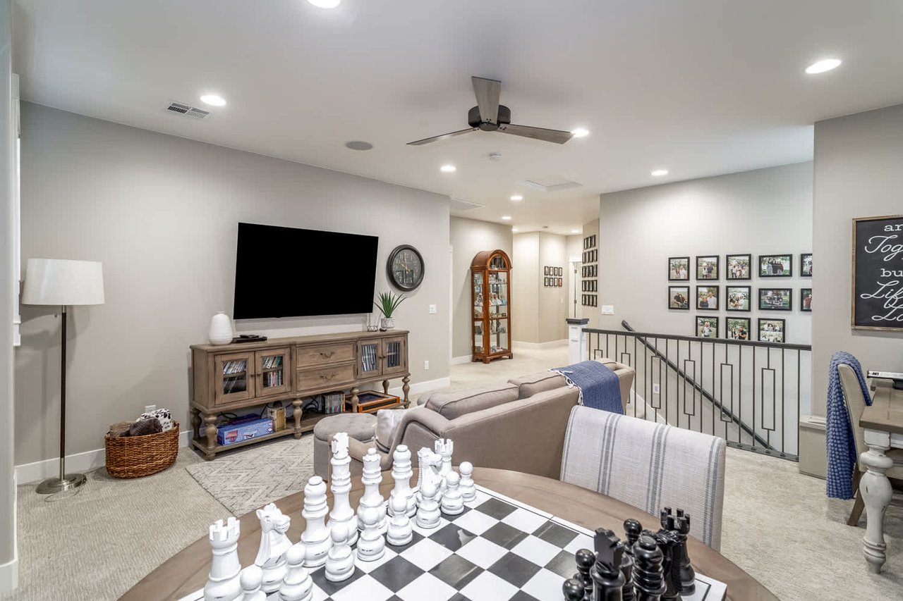 258 W Blue Quartz Dr
