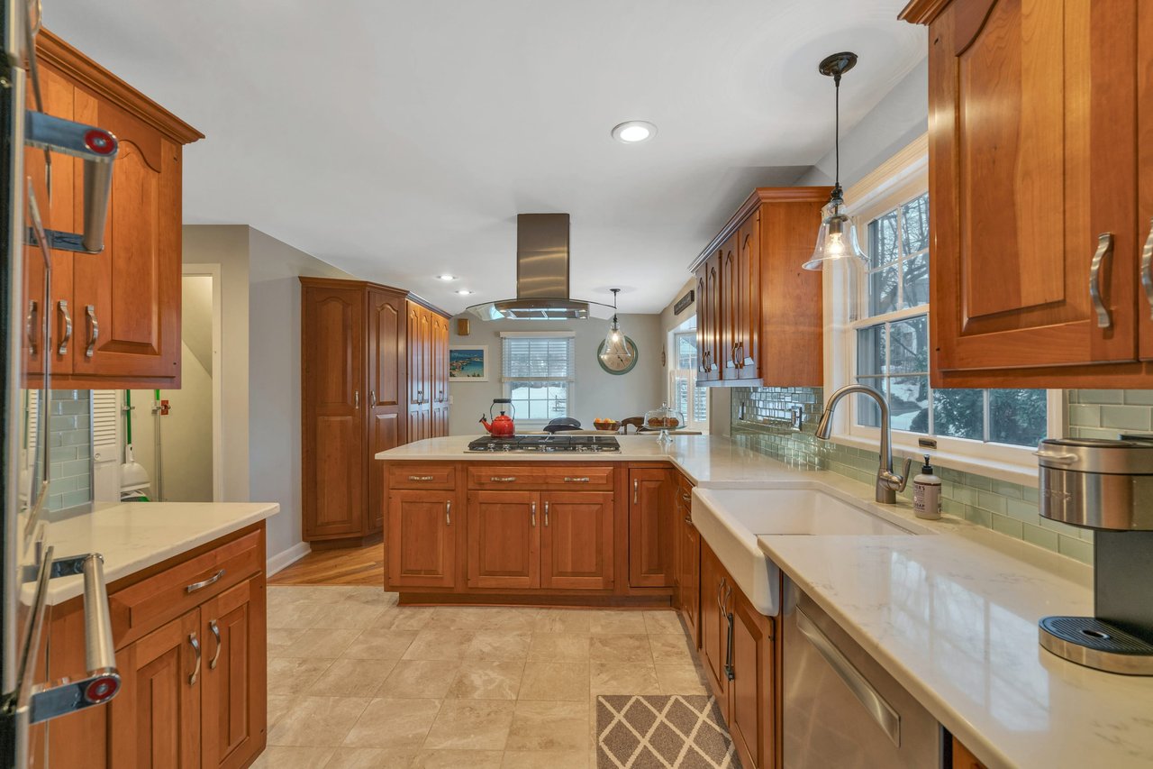 8 Hollywood Place