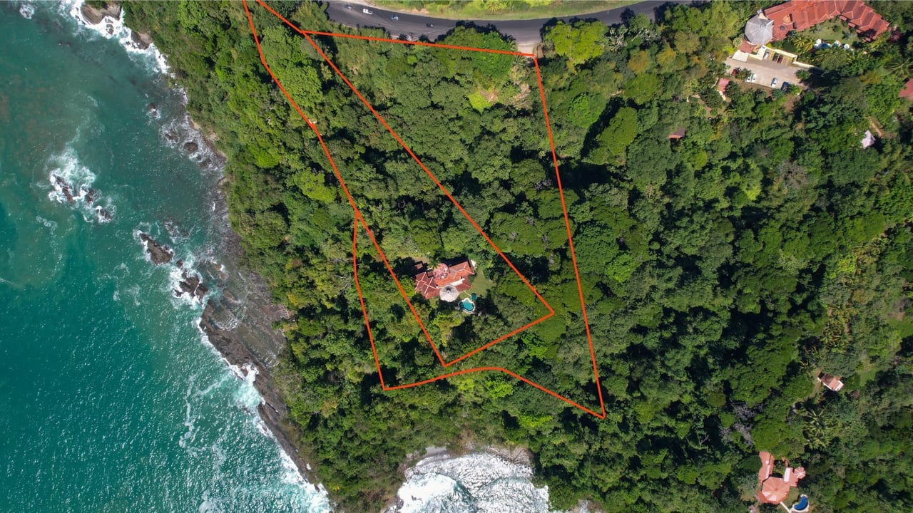 Colonial Oceanfront Estate, Dominical, Puntarenas