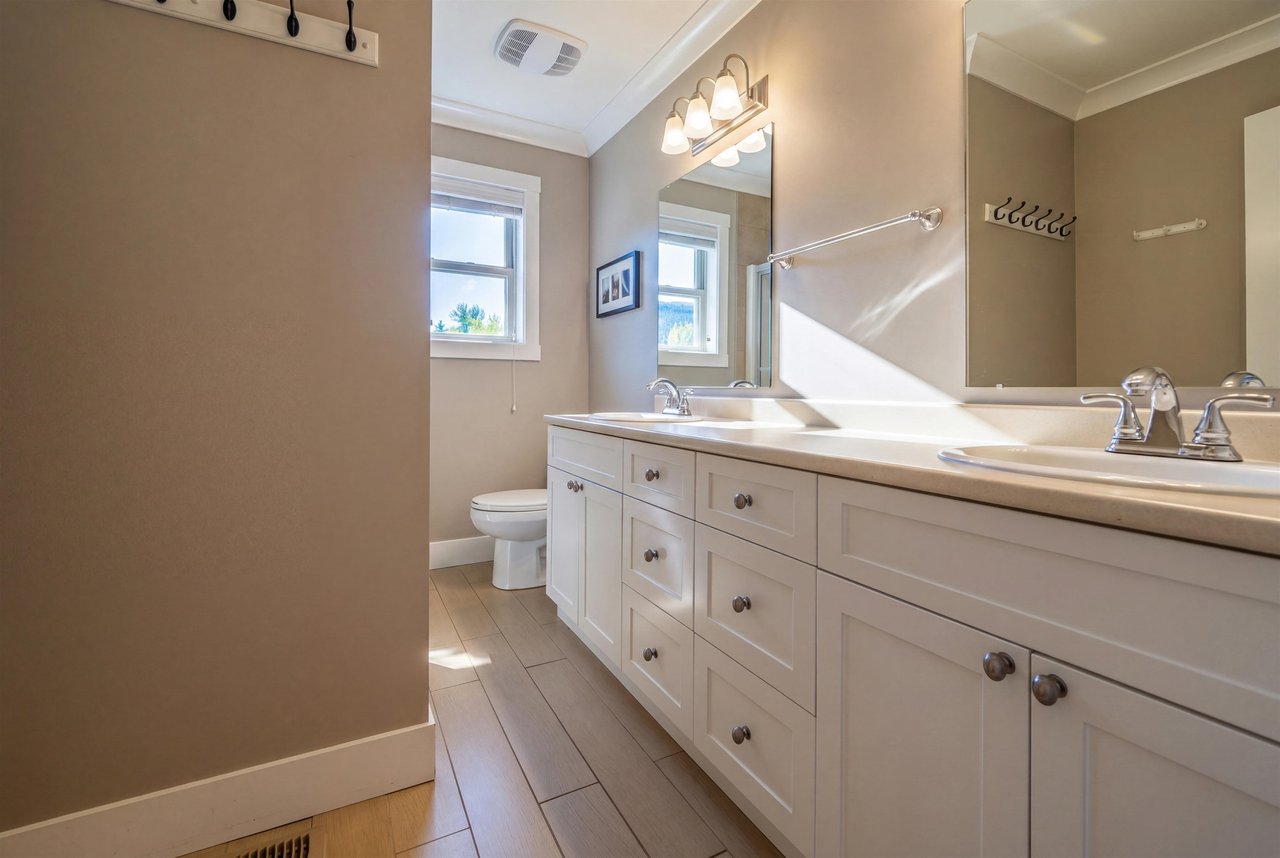 1422 Maple Cres
