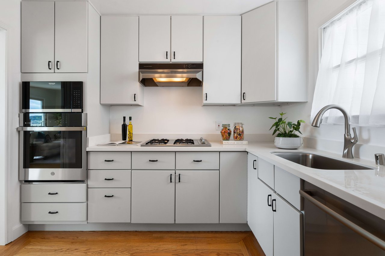 Sweeping Views In Sunnyside