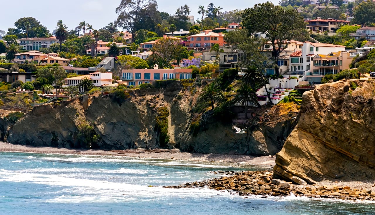 Scenic La Jolla Cove with oceanfront cliff homes