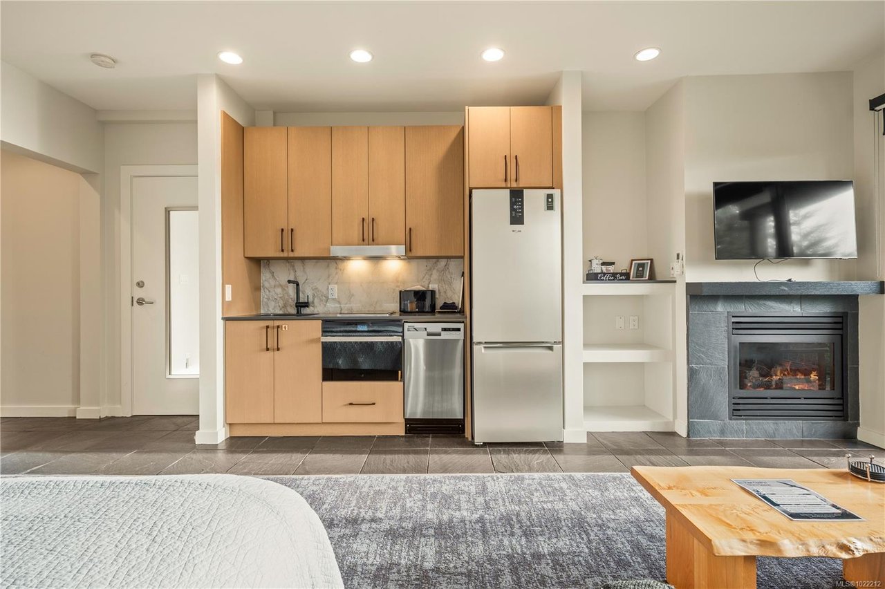 1602-596 Marine Dr