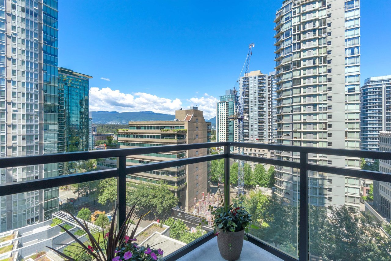 1004-1211 Melville Street, Vancouver