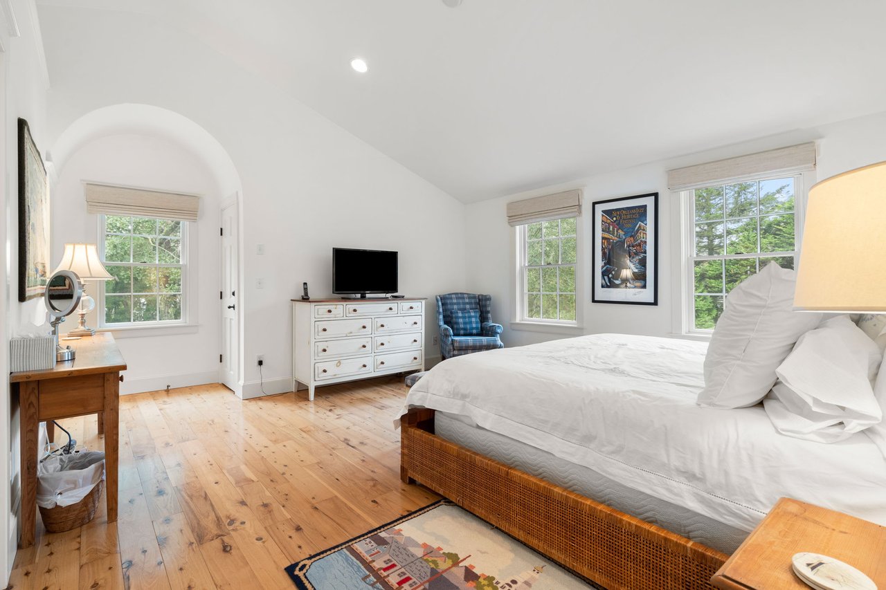 6 Oak Hollow Ln