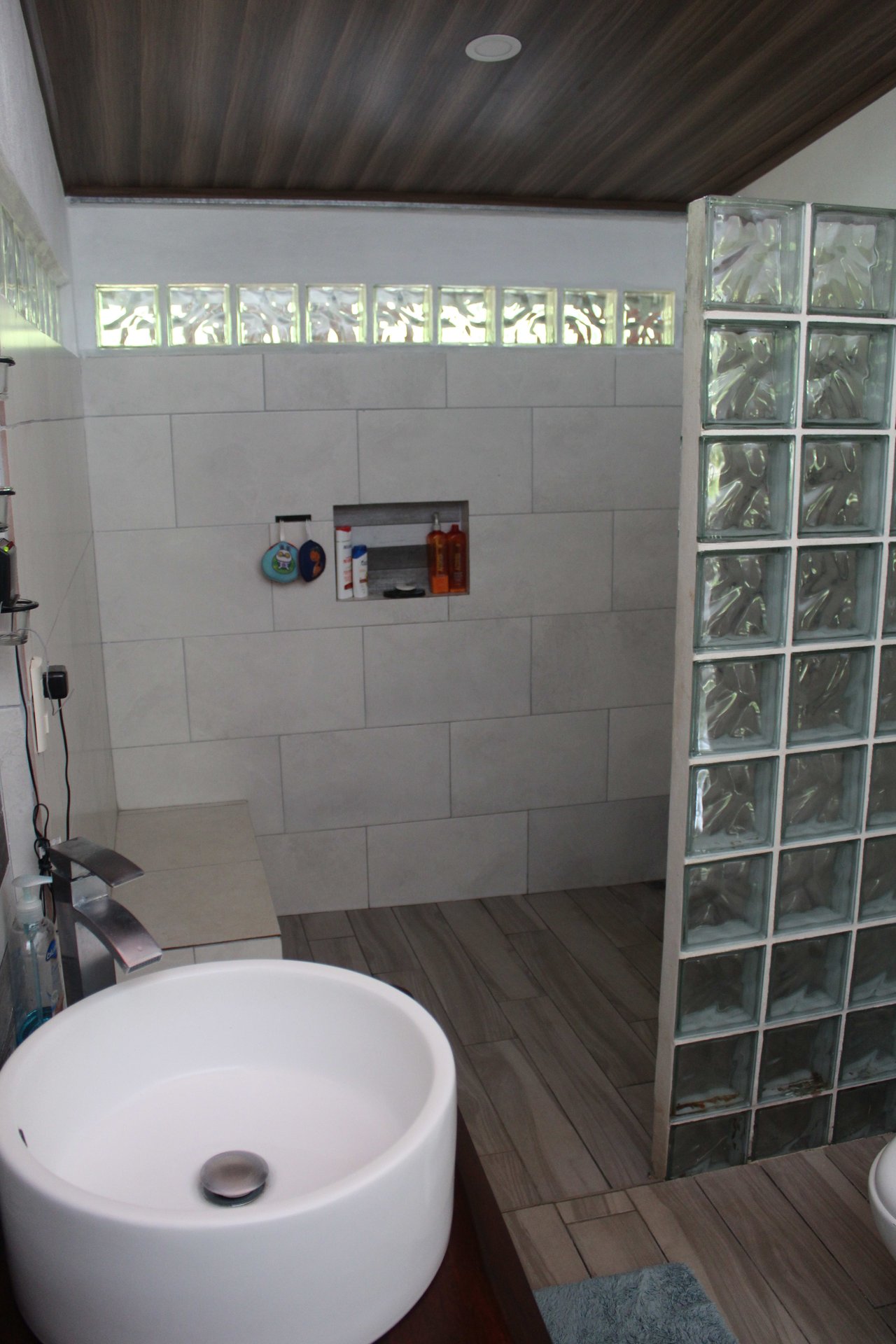 Spacious 2 Bedroom Minutes to the Beach