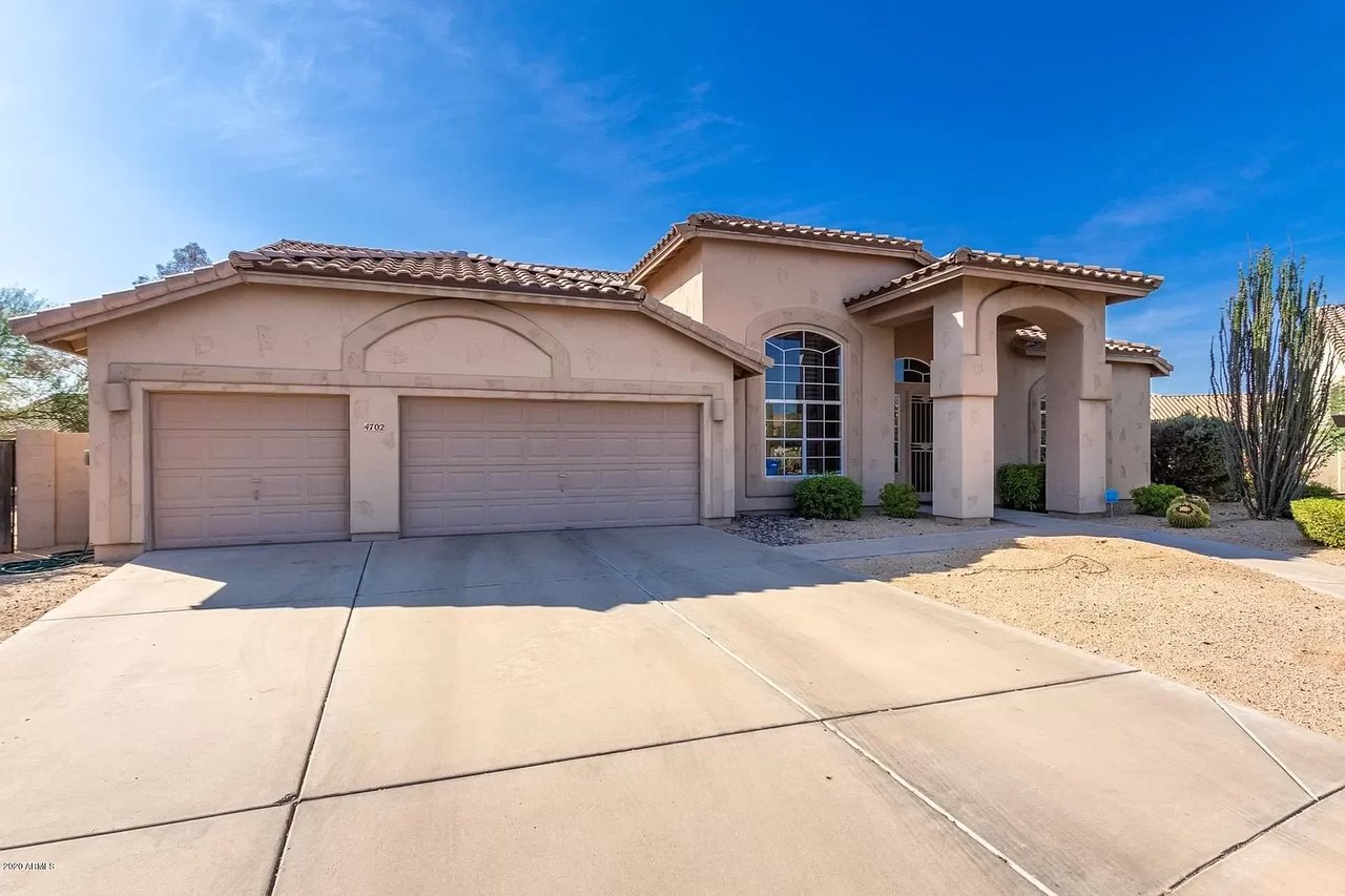 4702 E Cascalote Dr