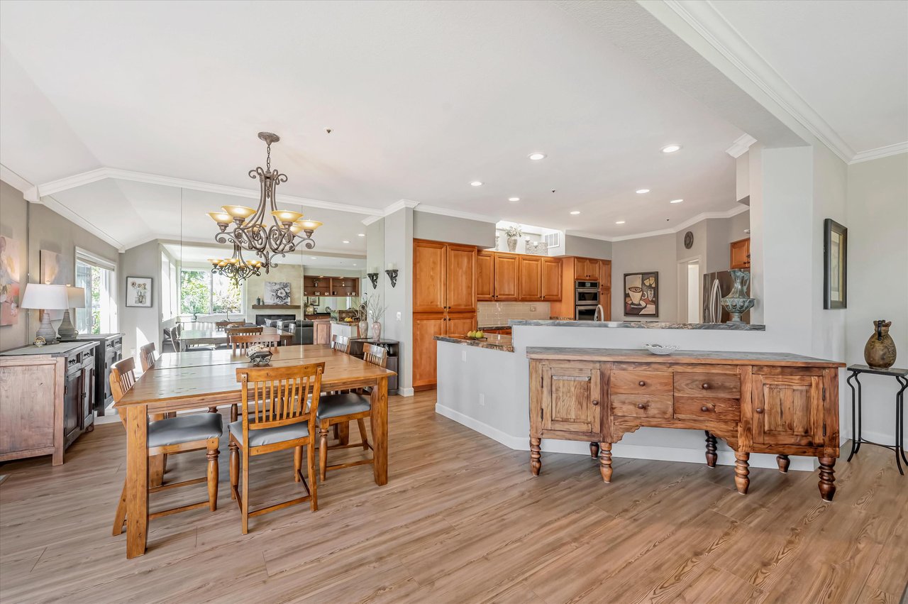 17 Crystal Creek Ct