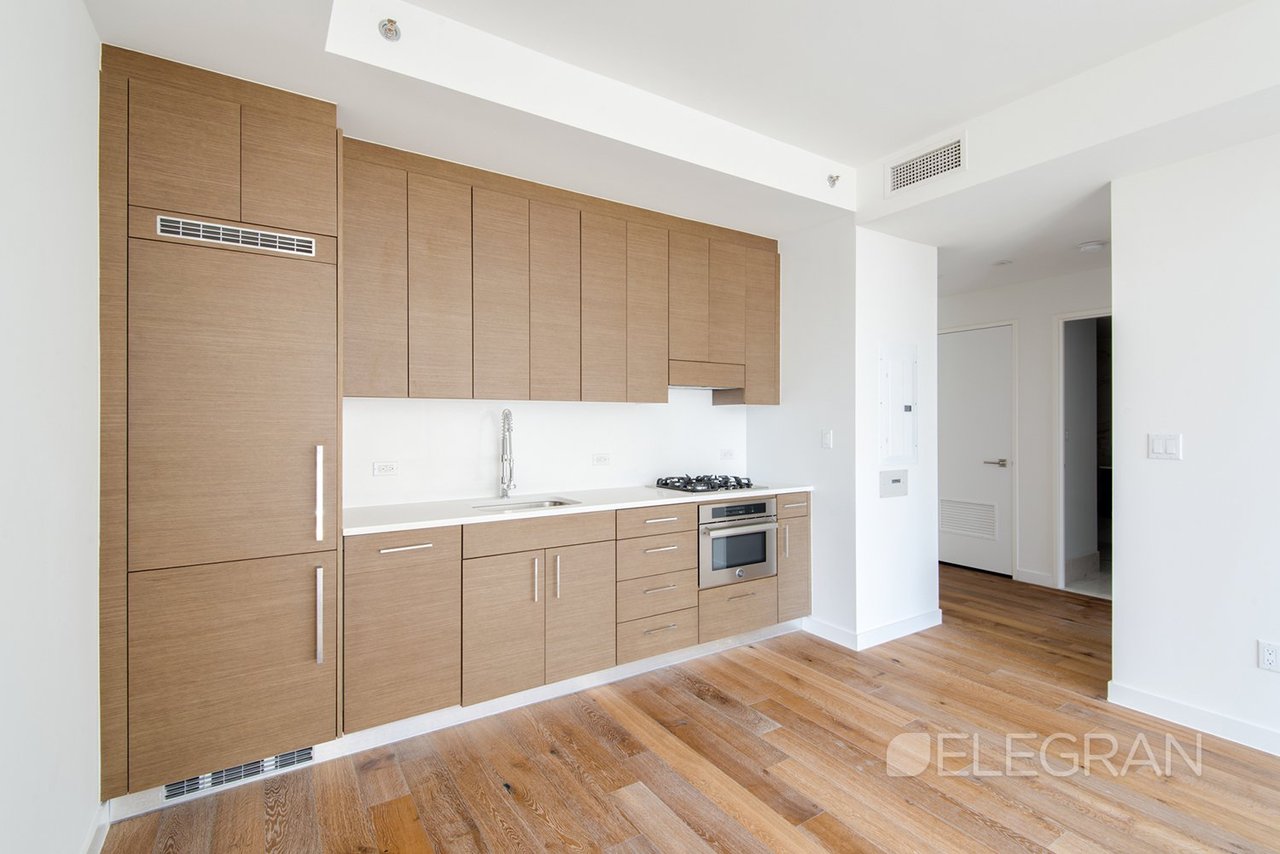 325 LEXINGTON AVE