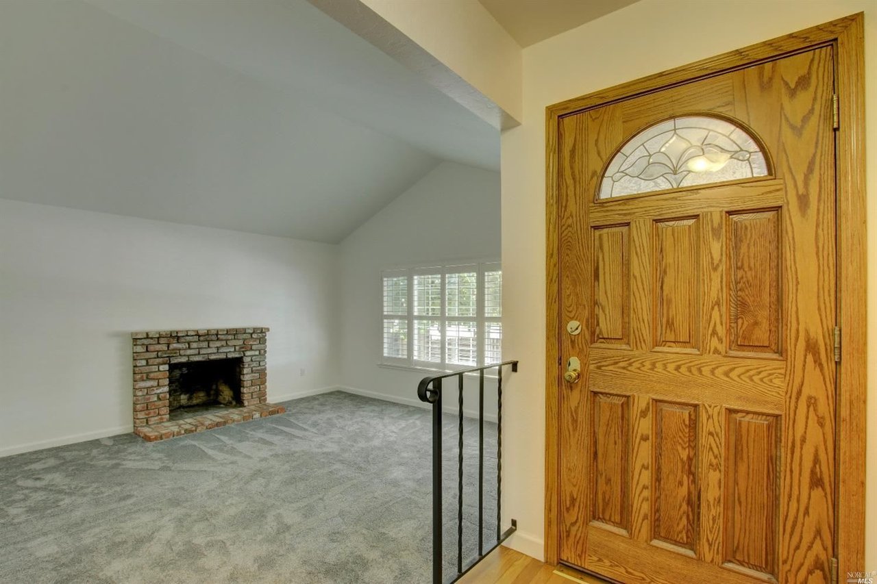 1617 Caulfield Ln