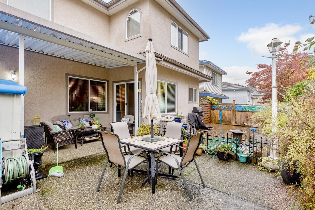 2927 Pinetree Close