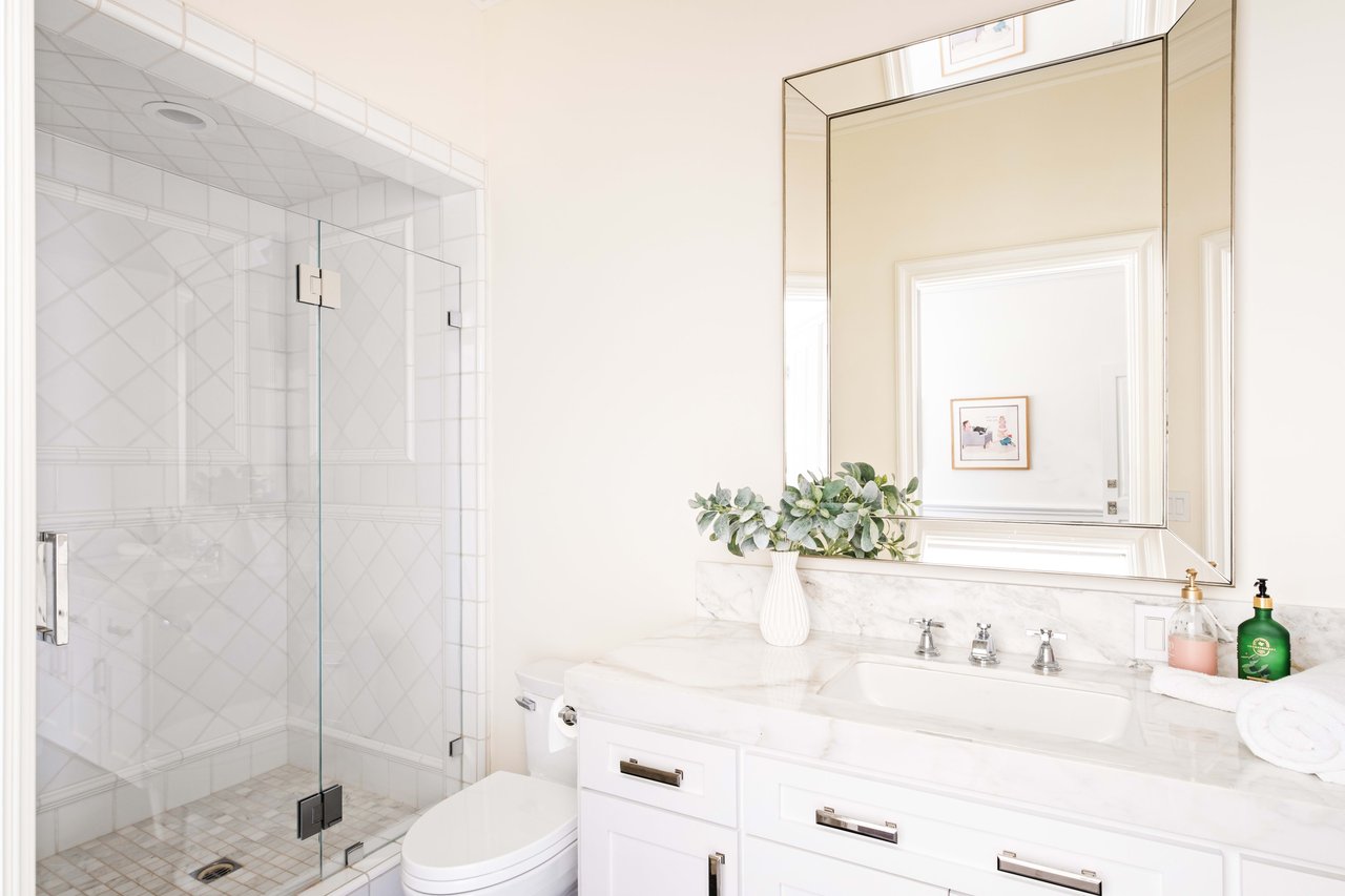 16659 Ashley Oaks, Encino