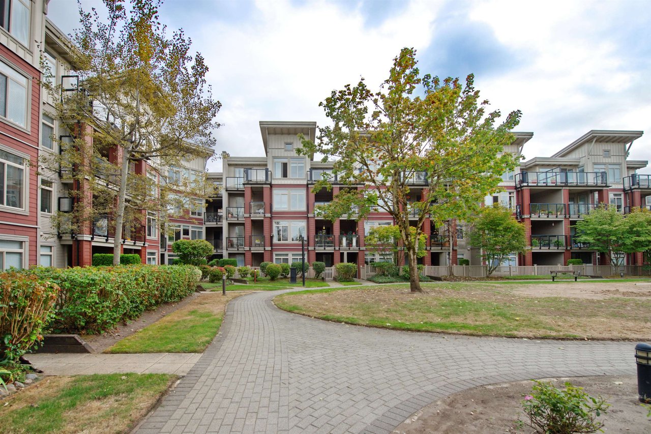 206-15385 101a Avenue, Surrey