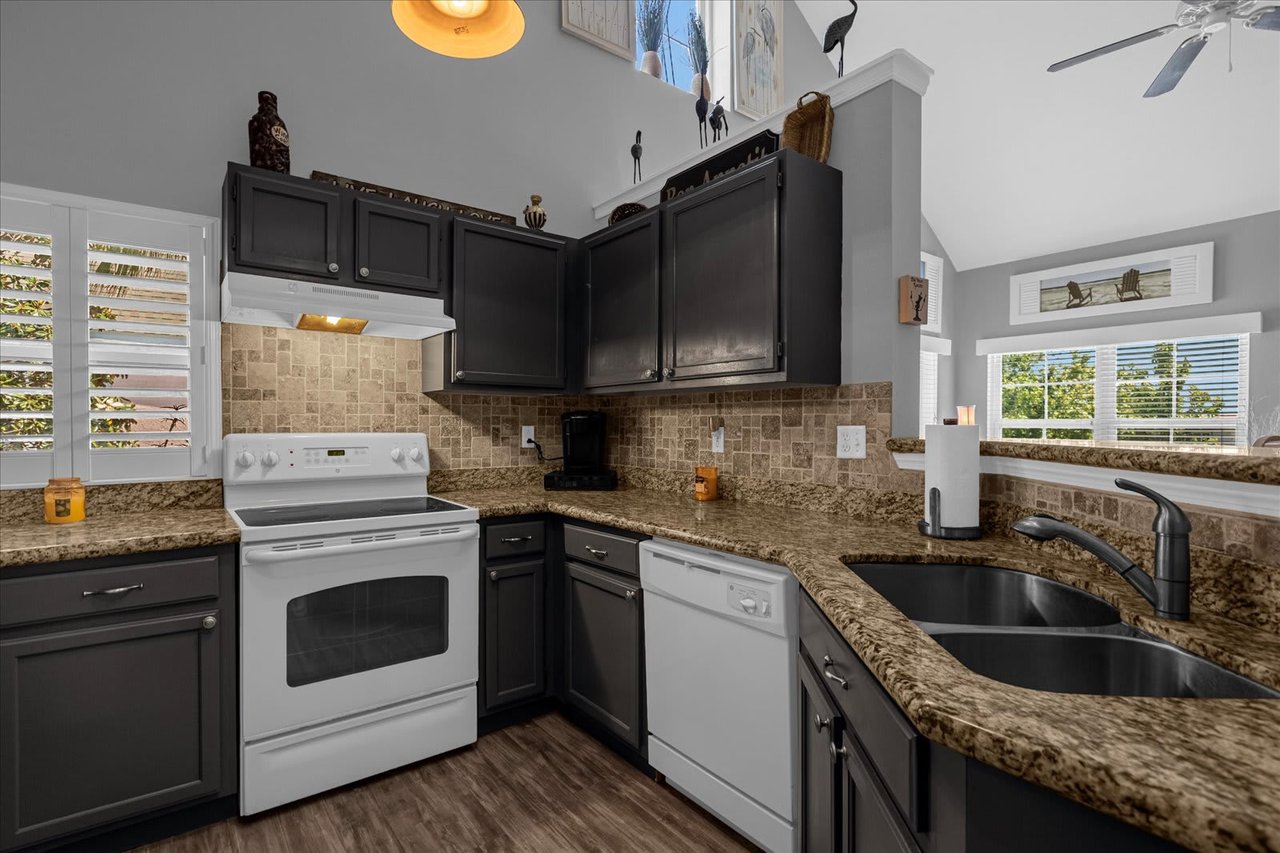 5008 MANGROVE ALY #202