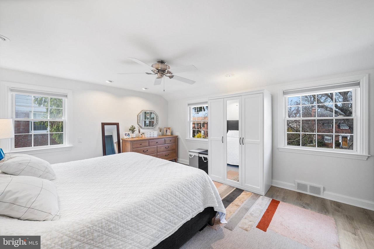141 Barrie Rd