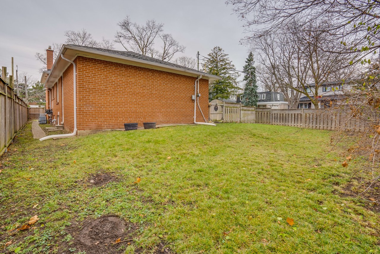 25 Karen Rd Unit: Upper