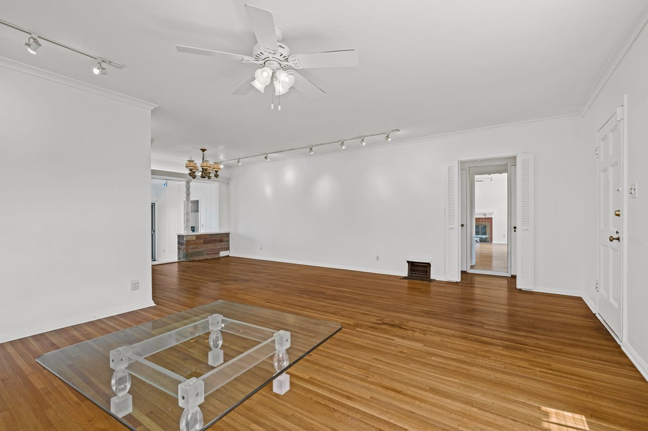 2590 Lake View Ave, Silverlake