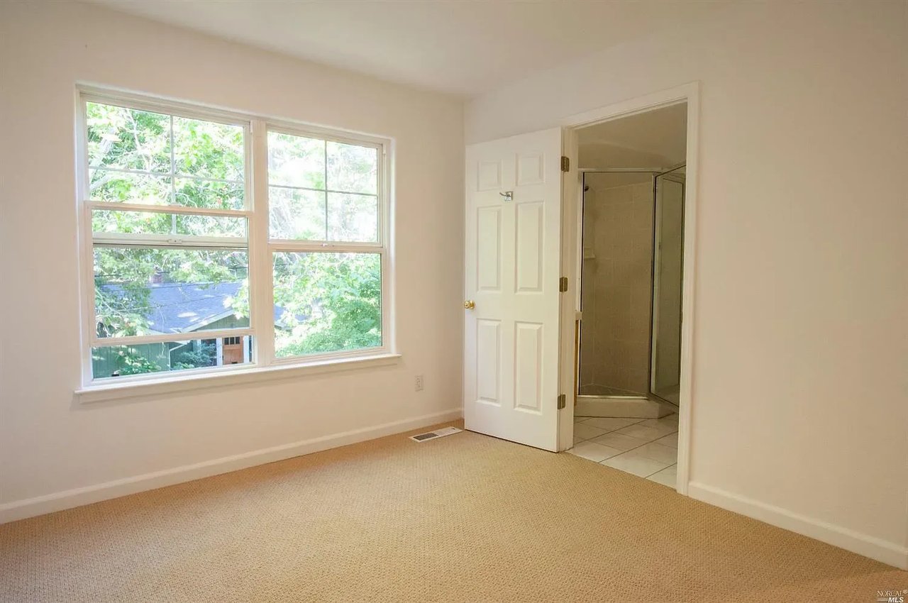 21 Baywood Ct