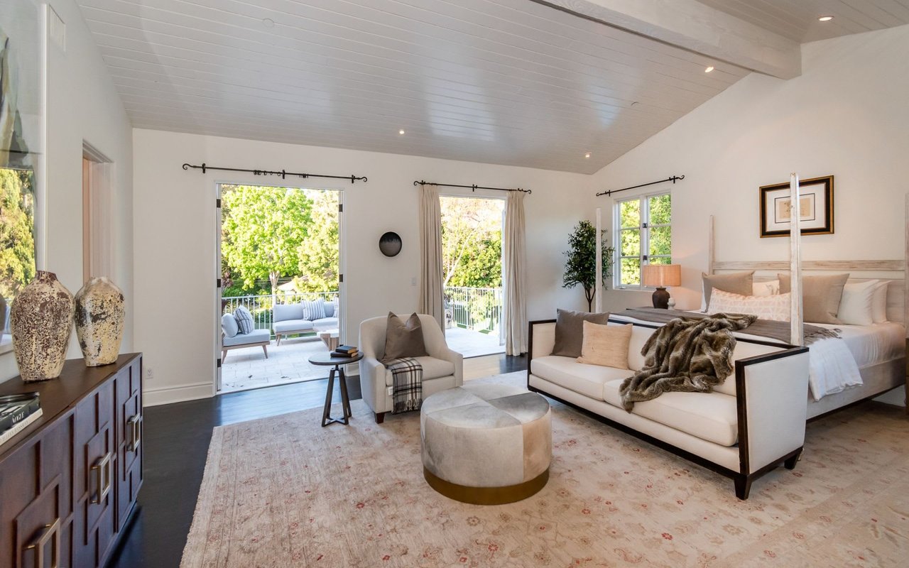 1610 MANDEVILLE CANYON RD