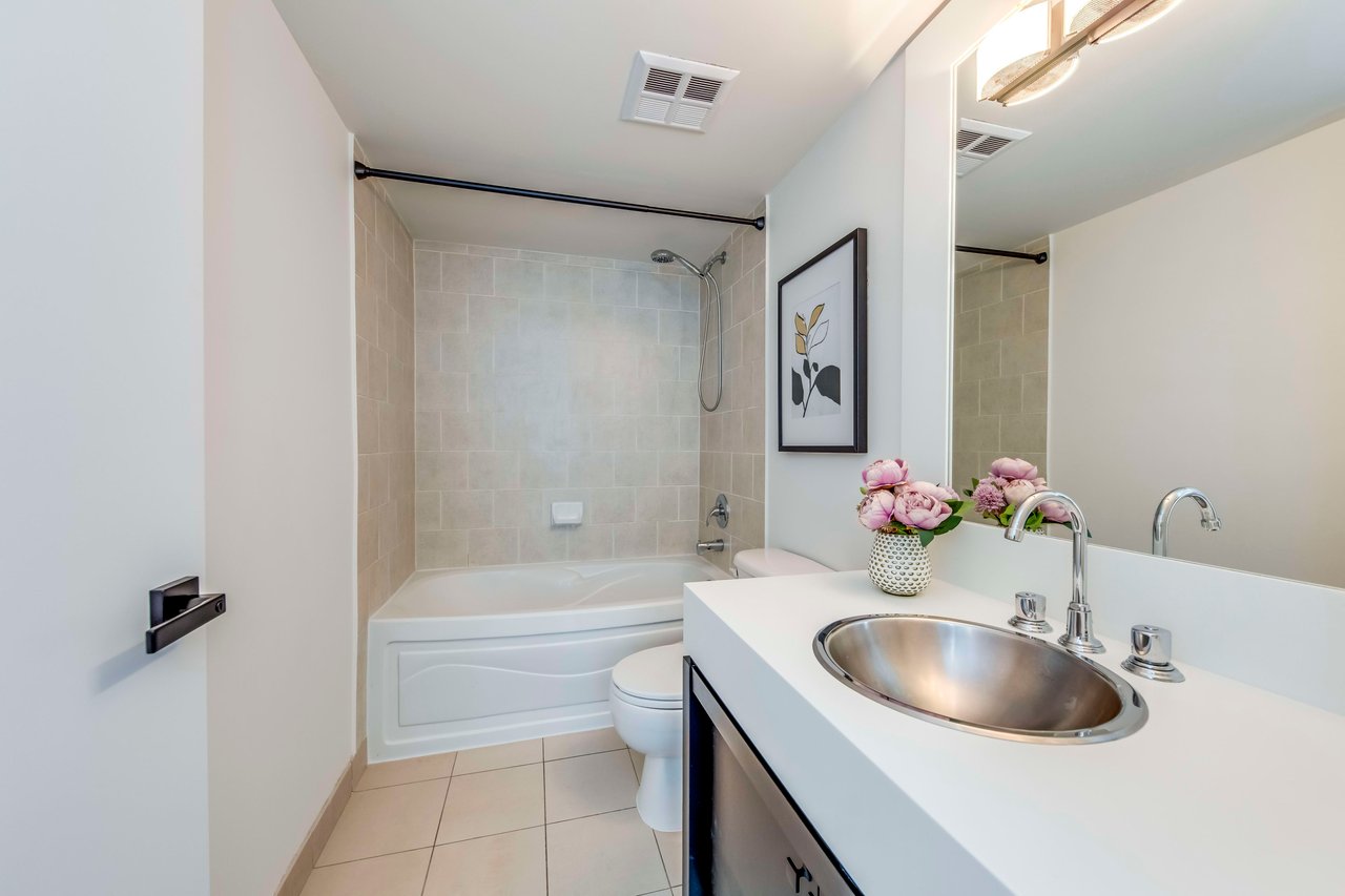 81 Navy Wharf Unit 1108