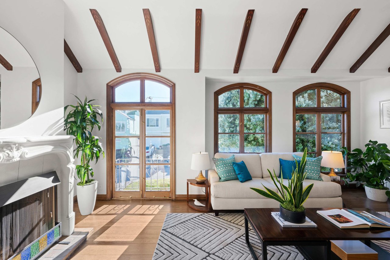 Classic Mediterranean in Forest Hill Extension