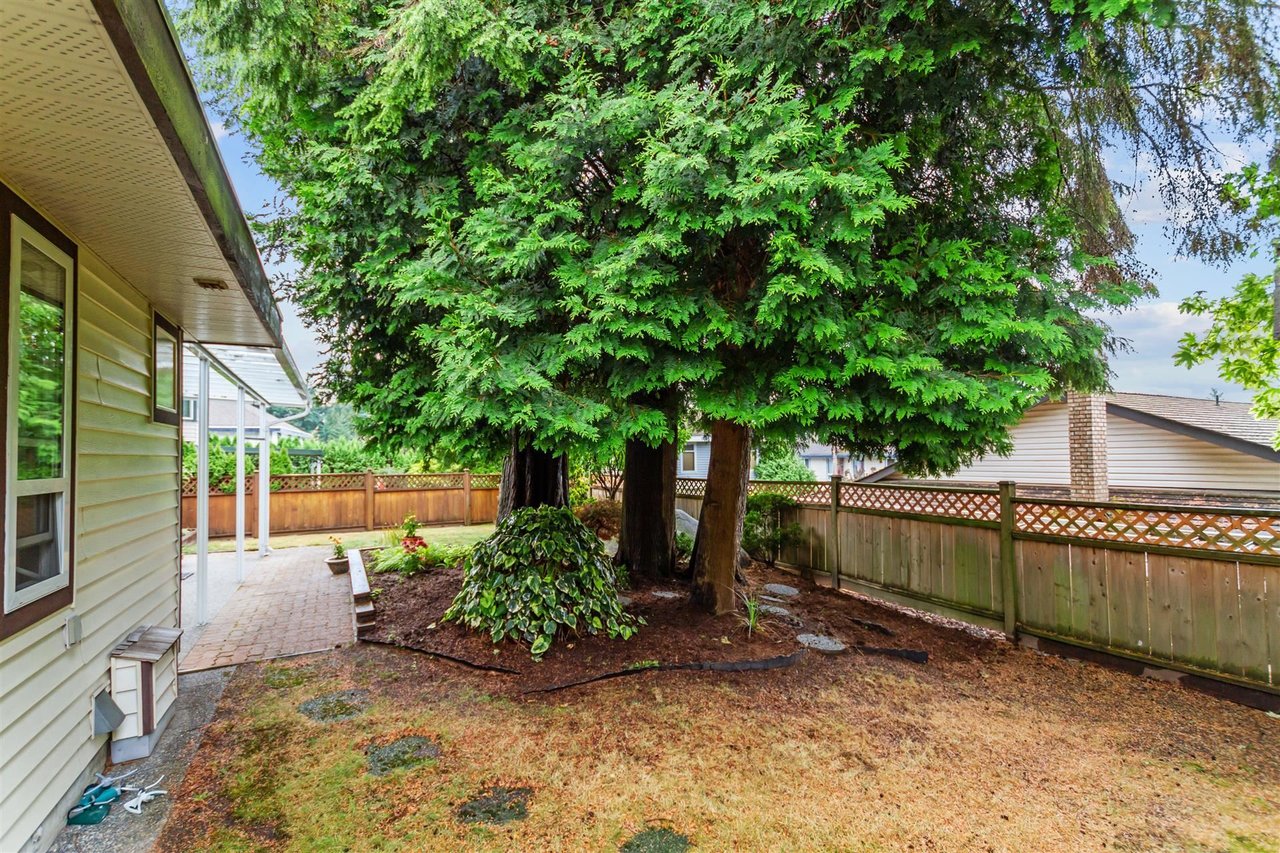 15 Ravine Dr