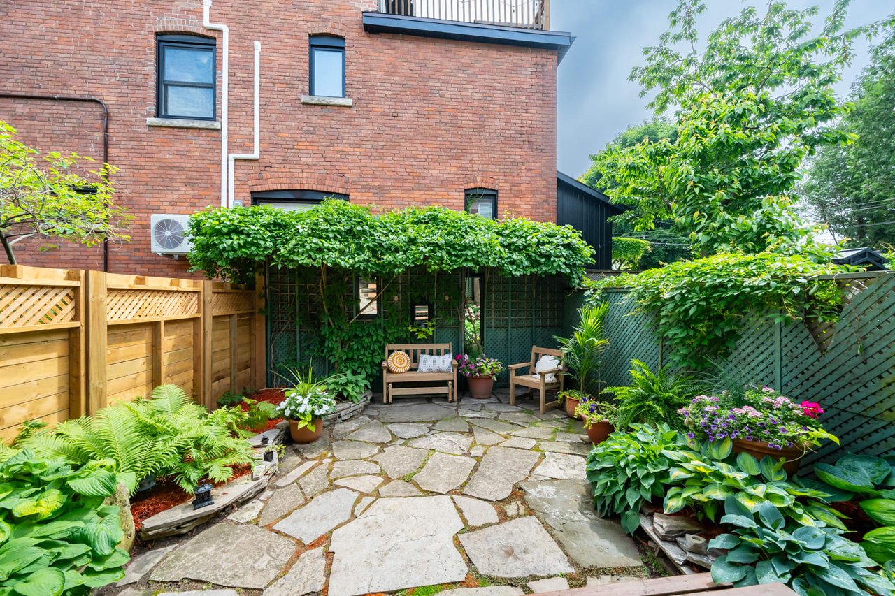223 Indian Rd Cres