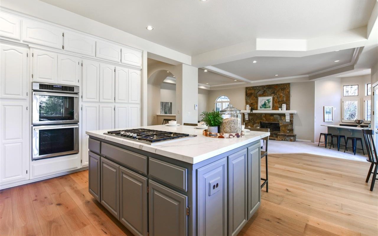 4580 Kingswood Dr