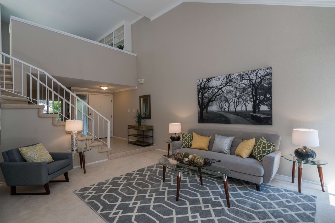 1661 Sugarloaf Dr