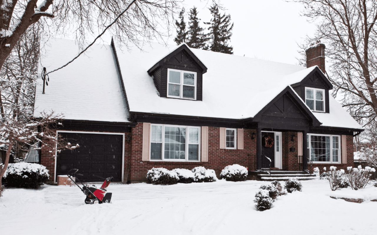 Navigating the Winter Real Estate Market: Pros, Cons, and Tips for Success