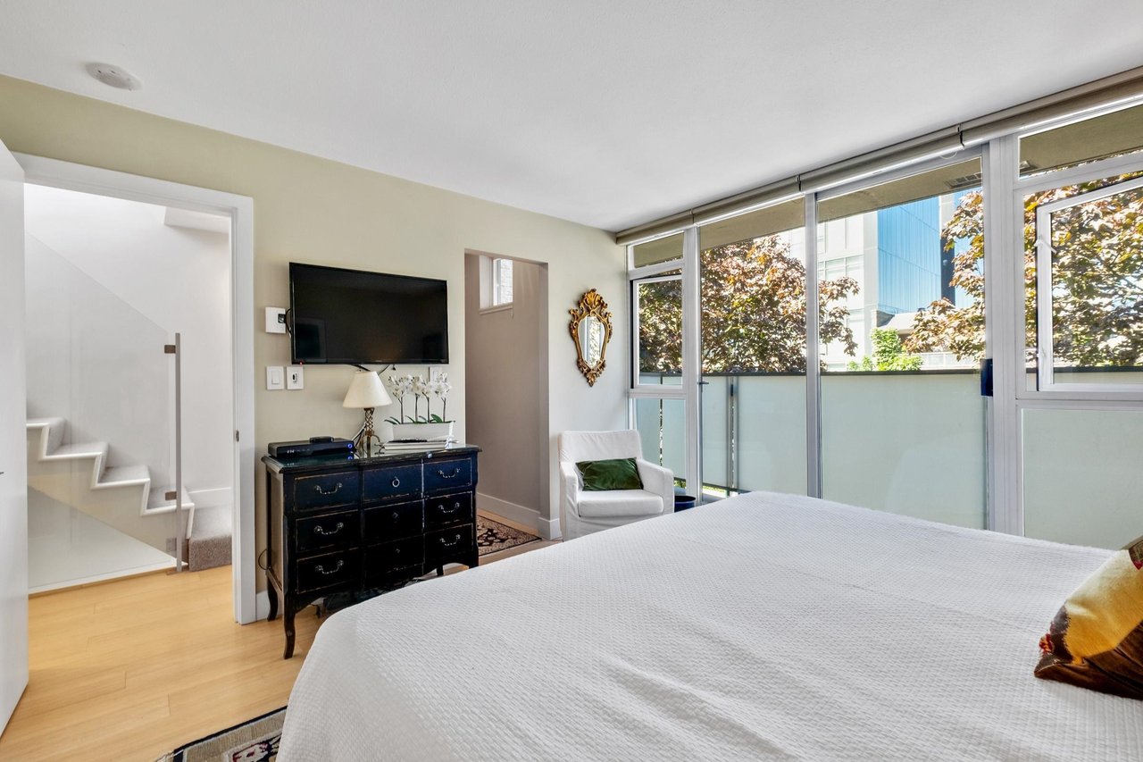 1566 W 8th Avenue, Vancouver