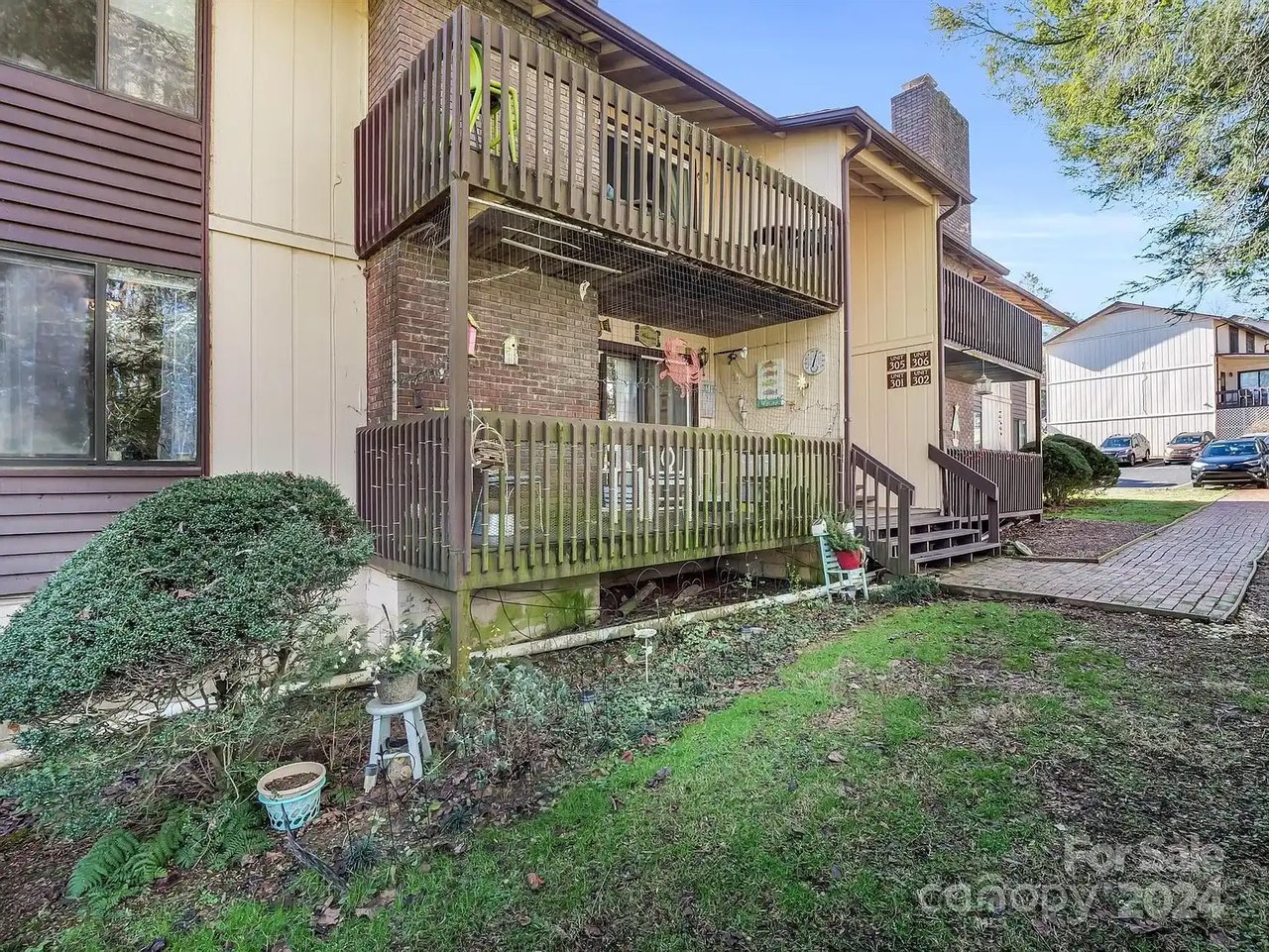 71 Shepard Sq Unit 303