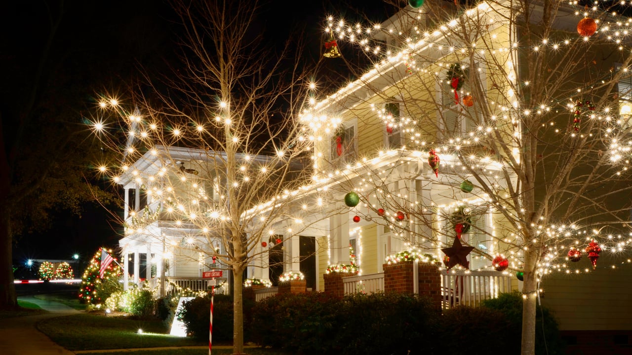 The Best LA Neighborhoods for Spectacular Holiday Lights