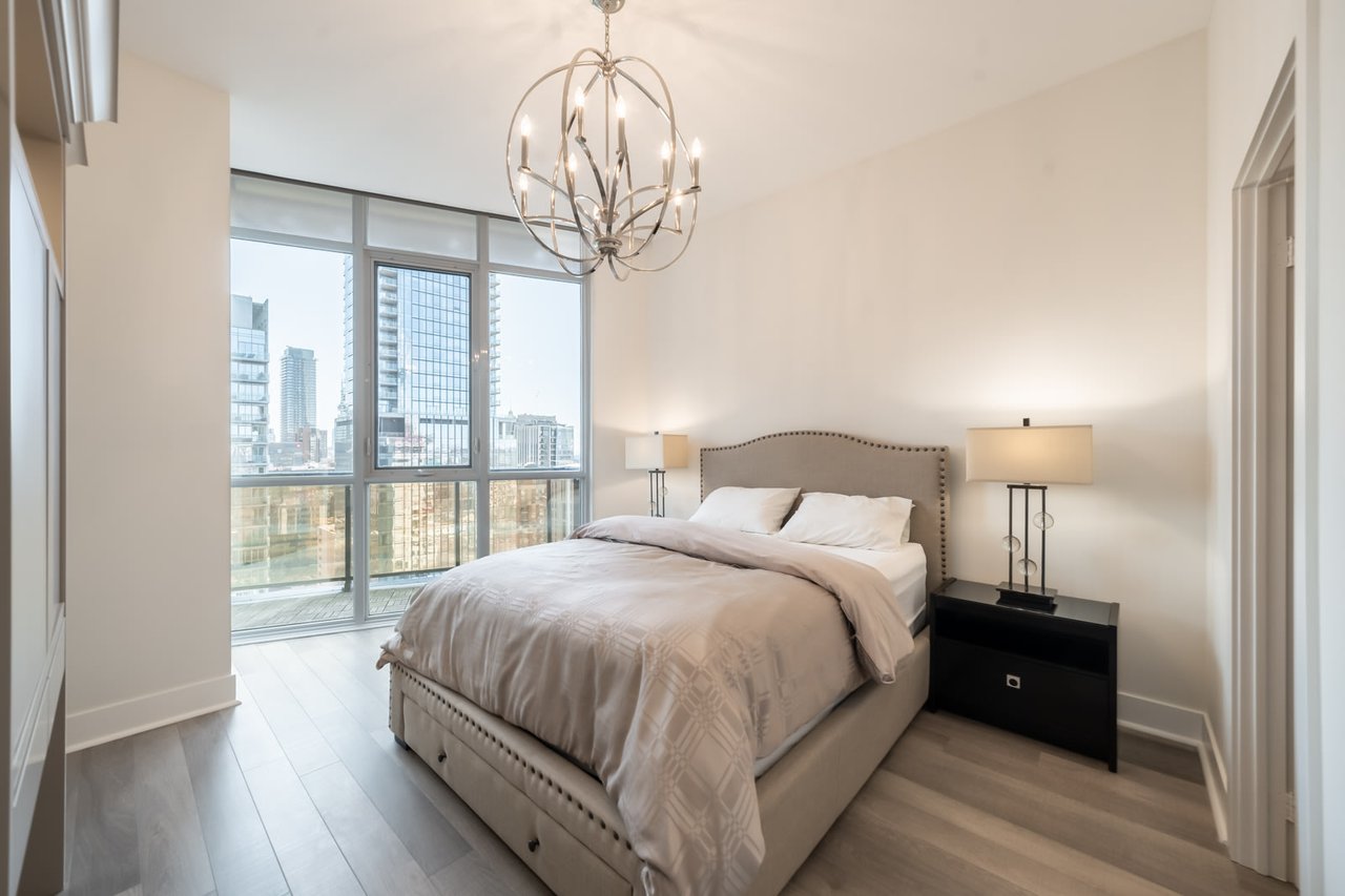 The Yorkville Condos | Sun filled Yorkville Residence