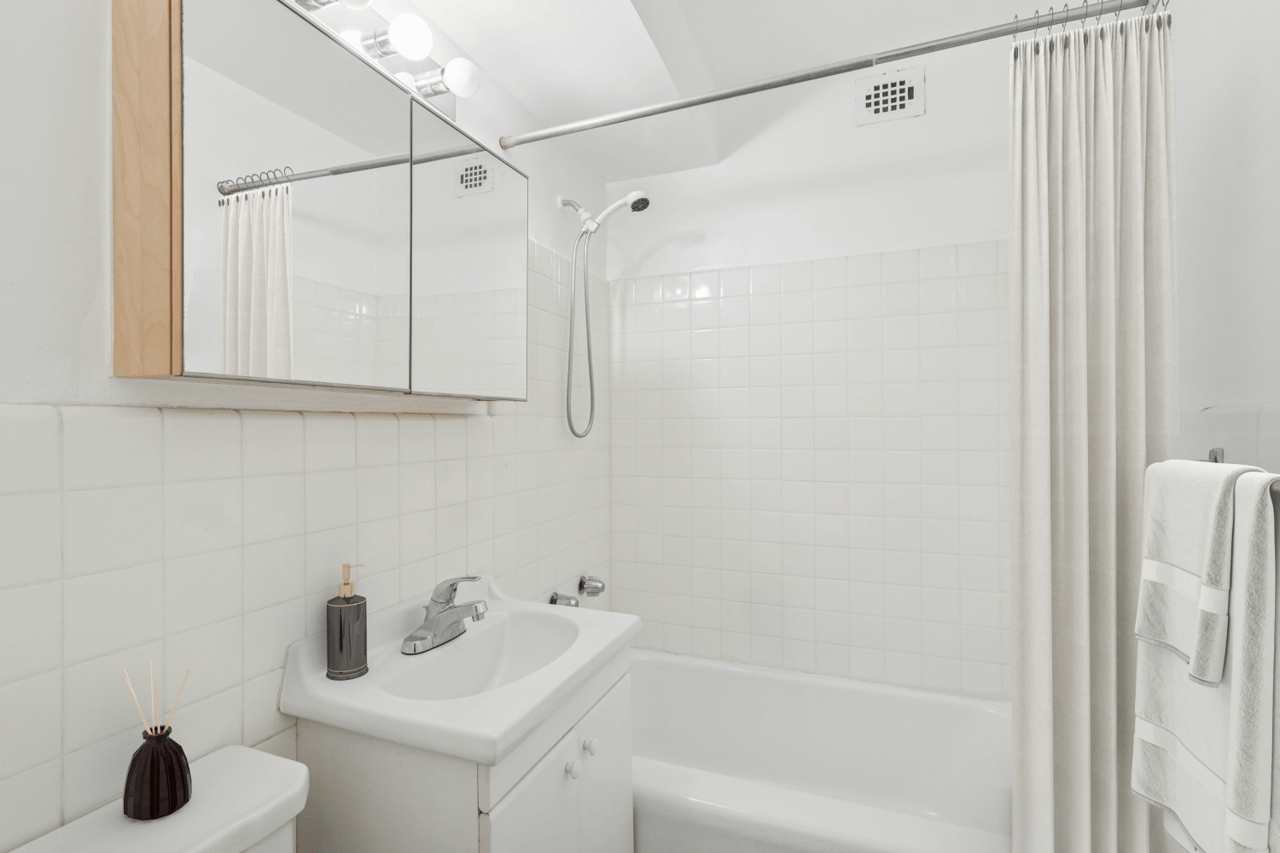10 East End Avenue, Apt 10L